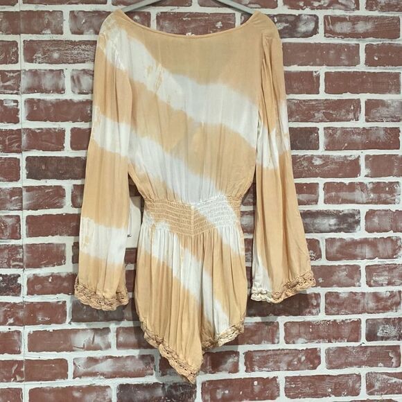 Women’s Surf Gypsy Tie Dye Front Cut Out Bell Sleeve Boho Romper EUC Size Small - Picture 3 of 9